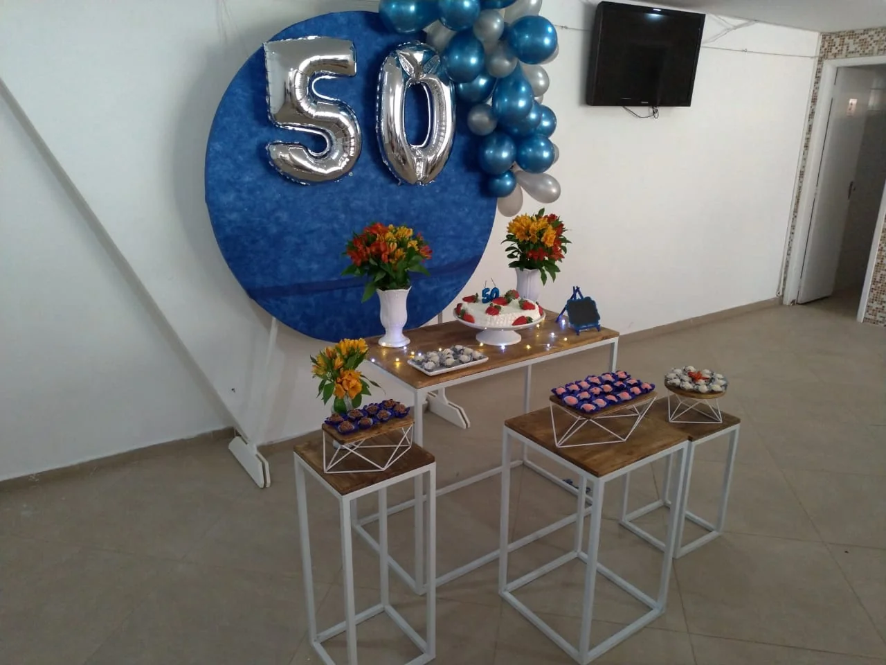 Aluguel de Mesas para Bolo em Festas